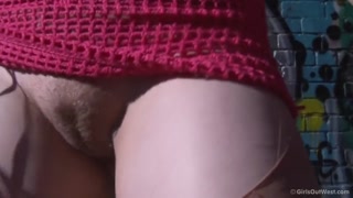 Сексуальные девушки в порно - Alexx the redhead flashes upskirt in stockings for outdoor excitement на HOT-GIRLS-PORN.COM