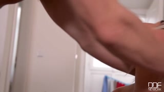 Сексуальные девушки в порно - Lingerie-Clad Nicole Vice Gets Rough Kitchen Sex - Facial Cumshot на HOT-GIRLS-PORN.COM