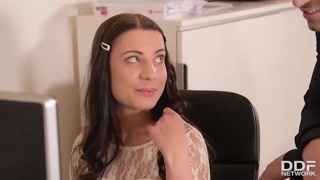 Сексуальные девушки в порно - European Teen Takes Anal in Office - Gaping & Creampie на HOT-GIRLS-PORN.COM