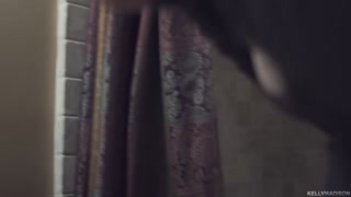 Сексуальные девушки в порно - Kelly Madison bathroom gangbang на HOT-GIRLS-PORN.COM