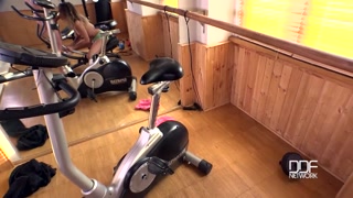 Сексуальные девушки в порно - Gym Fuck with Stasy Riviera - Small Tits Russian на HOT-GIRLS-PORN.COM