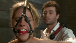 Сексуальные девушки в порно - Blonde Bombshell Charisma Cappelli Takes Rough Deepthroat and Fingering на HOT-GIRLS-PORN.COM