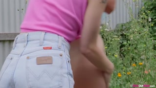 Сексуальные девушки в порно - Brunette Blake Shows Big Ass in Gardening Australia на HOT-GIRLS-PORN.COM