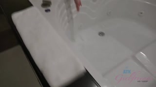Сексуальные девушки в порно - Amateur Ashley Lane Shower POV with Hairy Pussy на HOT-GIRLS-PORN.COM