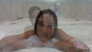 Сексуальные девушки в порно - Tia Cyrus - Latina Babe Teases You with Her Shaved Kitty на HOT-GIRLS-PORN.COM
