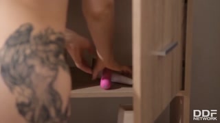 Сексуальные красотки в порно - Shaved Blonde Dominica Plays with Sex Toys HOT-GIRLS-PORN.COM