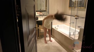 Сексуальные девушки в порно - Kimber Woods Anal and Facial in the Shower на HOT-GIRLS-PORN.COM