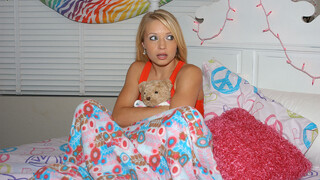Сексуальные девушки в порно - Teen Babe Gets Monster Under Bed Hardcore на HOT-GIRLS-PORN.COM