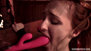 Сексуальные девушки в порно - Scary Horror Porn: MILF Uses Sex Toys Hard на HOT-GIRLS-PORN.COM