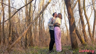 Сексуальные девушки в порно - Irenka Gives Tadzio a Public Handjob Outside на HOT-GIRLS-PORN.COM