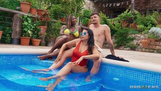 Сексуальные девушки в порно - One-on-One with a Tattooed Muscular Man на HOT-GIRLS-PORN.COM