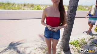 Сексуальные девушки в порно - Muscular Man Bus Sex на HOT-GIRLS-PORN.COM