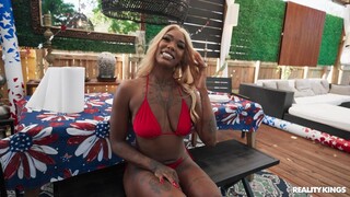 Сексуальные девушки в порно - High Heels and Cum on the 4th of July на HOT-GIRLS-PORN.COM