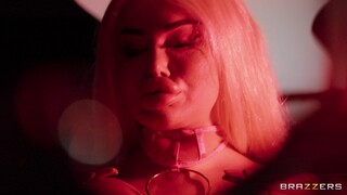 Сексуальные девушки в порно - Shaved and Ready: Bibi Bugatti's Intimate Encounter на HOT-GIRLS-PORN.COM