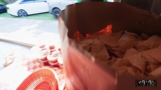 Сексуальные девушки в порно - Food Truck Blowbang with Daisy and the Guys на HOT-GIRLS-PORN.COM