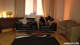 Сексуальные девушки в порно - Old & Young Sluts in Shiny Latex Threesome на HOT-GIRLS-PORN.COM