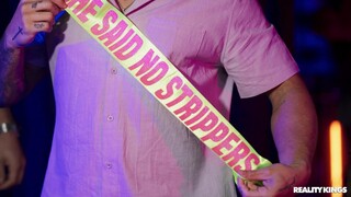 Сексуальные девушки в порно - Facial and Handjob for a Brunette на HOT-GIRLS-PORN.COM