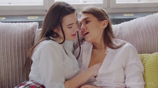 Сексуальные девушки в порно - Lesbians Indulge in Pheromones на HOT-GIRLS-PORN.COM