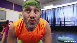 Сексуальные девушки в порно - Facial for the Cocky Yogi на HOT-GIRLS-PORN.COM