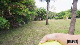 Сексуальные девушки в порно - Frisky Friends Play Golf на HOT-GIRLS-PORN.COM