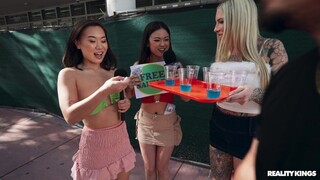 Сексуальные красотки в порно - Hot Latina Kira Perez Gets Facial in Public Pickup HOT-GIRLS-PORN.COM