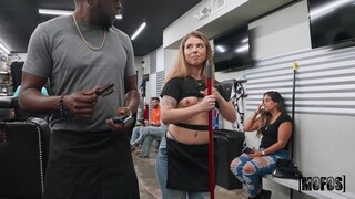 Сексуальные девушки в порно - Rear Entry at the Barbershop на HOT-GIRLS-PORN.COM