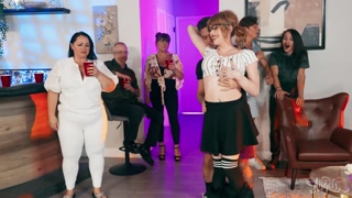 Сексуальные девушки в порно - Short Hair, Big Attitude, and a Bubble Butt! на HOT-GIRLS-PORN.COM
