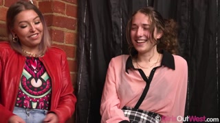 Сексуальные девушки в порно - Felicity and Ripley's Sizzling Comic Relief Interview на HOT-GIRLS-PORN.COM
