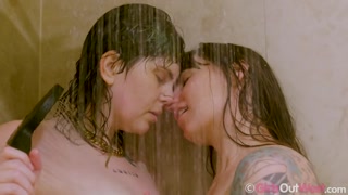 Сексуальные девушки в порно - Wet and Hairy: Kitty Du Jour and Lua's Delight на HOT-GIRLS-PORN.COM