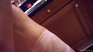 Сексуальные красотки в порно - Kitchen Fetish Fun - Kelly Madison & Ryan Madison HOT-GIRLS-PORN.COM