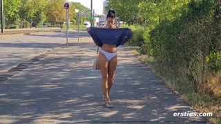 Сексуальные девушки в порно - Exhibitionist Girls in October на HOT-GIRLS-PORN.COM