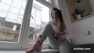 Сексуальные девушки в порно - Lesbian First Encounter with Luna на HOT-GIRLS-PORN.COM