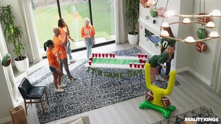 Сексуальные девушки в порно - Party Time with Mazee The Goat на HOT-GIRLS-PORN.COM