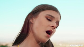 Сексуальные девушки в порно - Spooning Leads to Wet Kiss на HOT-GIRLS-PORN.COM