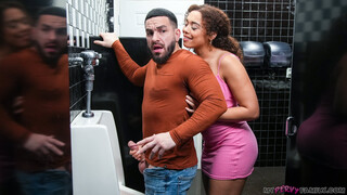 Сексуальные красотки в порно - Peter's Brunette Blowjob Buddy HOT-GIRLS-PORN.COM