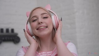 Сексуальные девушки в порно - Teen Gets Piss Drink & Anal from 7 Black Guys на HOT-GIRLS-PORN.COM