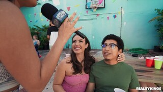 Сексуальные девушки в порно - Deepthroat, Doggystyle, and Dollars на HOT-GIRLS-PORN.COM