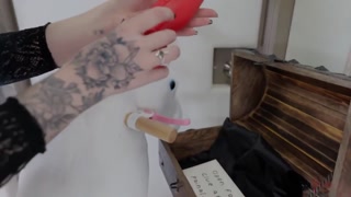 Сексуальные девушки в порно - Anal Quest: Lily Thot and Sex Toys на HOT-GIRLS-PORN.COM
