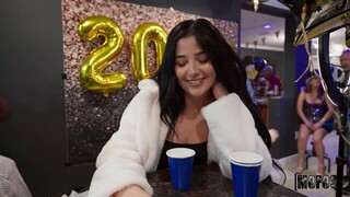 Сексуальные красотки в порно - Blowjob at the New Year House Party HOT-GIRLS-PORN.COM