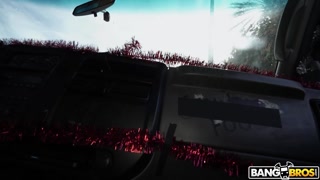 Сексуальные девушки в порно - Blowjob on Santa's Lap на HOT-GIRLS-PORN.COM