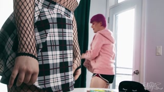 Сексуальные девушки в порно - Standing Doggystyle with Skinny на HOT-GIRLS-PORN.COM