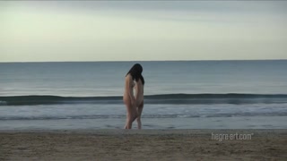 Сексуальные девушки в порно - Louise Louellen - Sexy Japanese Teen Enjoys Beach Fuck на HOT-GIRLS-PORN.COM