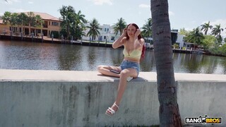 Сексуальные девушки в порно - Scarlett Rose's Big Natural Tits Bounce on Vacation на HOT-GIRLS-PORN.COM