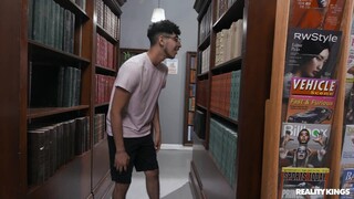 Сексуальные девушки в порно - Diego Perez and Christina Savoy's Library Blowjob Session на HOT-GIRLS-PORN.COM
