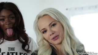 Сексуальные девушки в порно - Ana Foxxx, Anne Amari, and Elsa Jean Get Naughty на HOT-GIRLS-PORN.COM