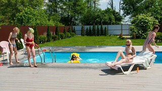 Сексуальные девушки в порно - Pool Party with Masturbation and Fun на HOT-GIRLS-PORN.COM