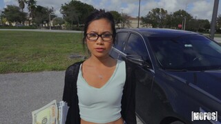 Сексуальные девушки в порно - Asian Nerd Gets Served на HOT-GIRLS-PORN.COM