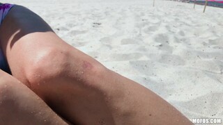 Сексуальные девушки в порно - Peter Green's Beach Blowjob на HOT-GIRLS-PORN.COM
