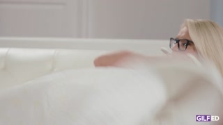 Сексуальные девушки в порно - Gilf Wants Big Cock in Reverse Cowgirl на HOT-GIRLS-PORN.COM