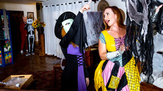 Сексуальные красотки в порно - Big Tits Halloween Shenanigans HOT-GIRLS-PORN.COM